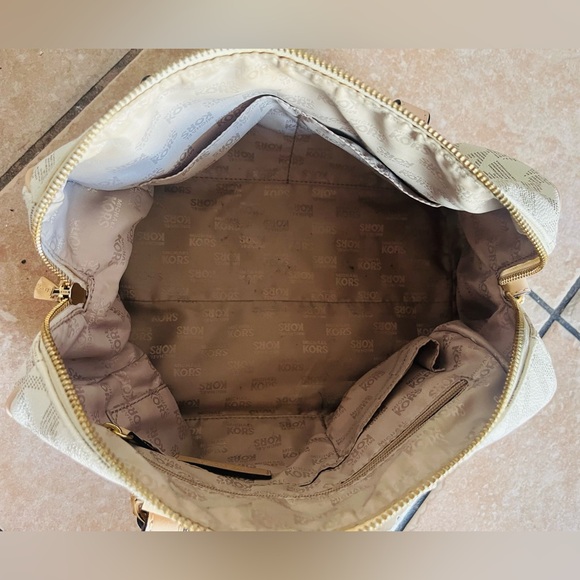 Michael Kors Grayson medium satchel w/matching checkbook cover - Picture 10 of 14